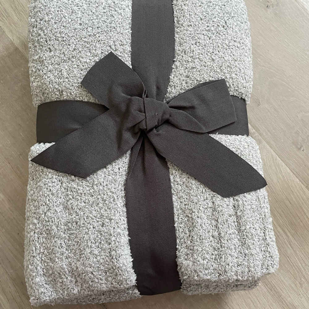 New Threshold Light Gray Throw Blanket Barefoot Dreams Dupe.
